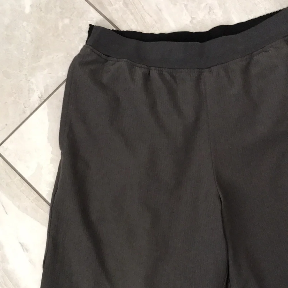 CHAMPION Men 9” Inseam Training lightweight Grey Shorts | M